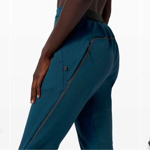 Rare, never worn Lululemon Labs Refract Pant - Size L.